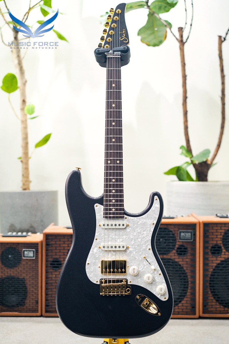 Suhr Classic S Dealer Select Limited Run - Black Pearl Metallic w/White Pearl Pickguard, Match Painted Headstock, Gold Hardware &amp; SSCII System (2024년산/신품) - 79440