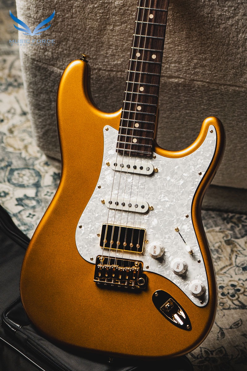 Suhr Classic S Dealer Select Limited Run - Gold  w/White Pearl Pickguard, Match Painted Headstock, Gold Hardware &amp; SSCII System (2024년산/신품) - 79548