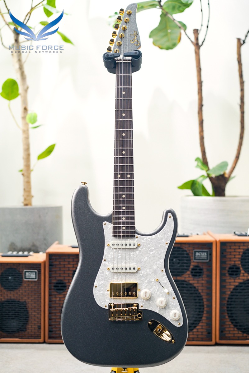 Suhr Classic S Dealer Select Limited Run - Charcoal Metallic w/White Pearl Pickguard, Match Painted Headstock, Gold Hardware &amp; SSCII System (2024년산/신품) - 79539